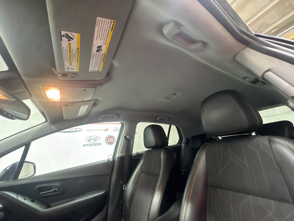Used 2019 Chevrolet Trax LT w/ LT Convenience Package AWD/4WD image 19