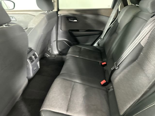 Used 2023 Nissan Rogue SV image 16