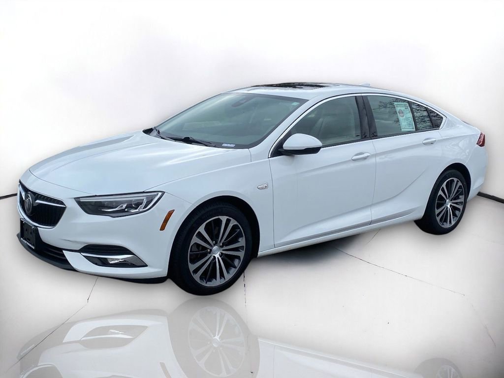 Used 2019 Buick Regal Essence w/ Driver Confidence Package I image 2