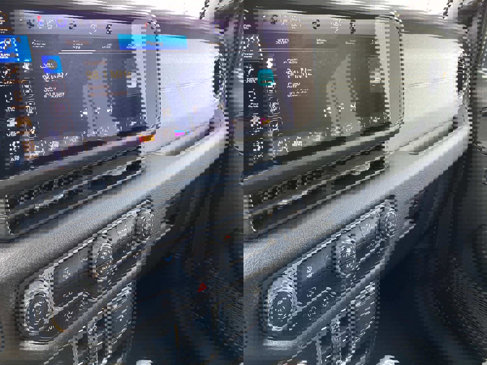 Certified 2025 Jeep Wrangler Sport S image 31