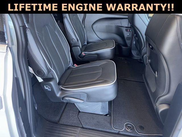 New 2026 Chrysler Pacifica Limited w/ Trailer Tow Group AWD/4WD image 31
