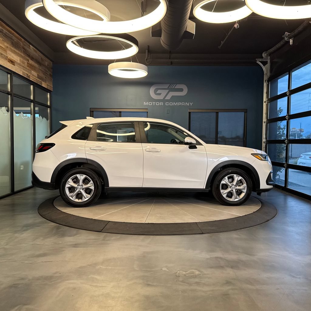 Used 2025 Honda HR-V LX image 2