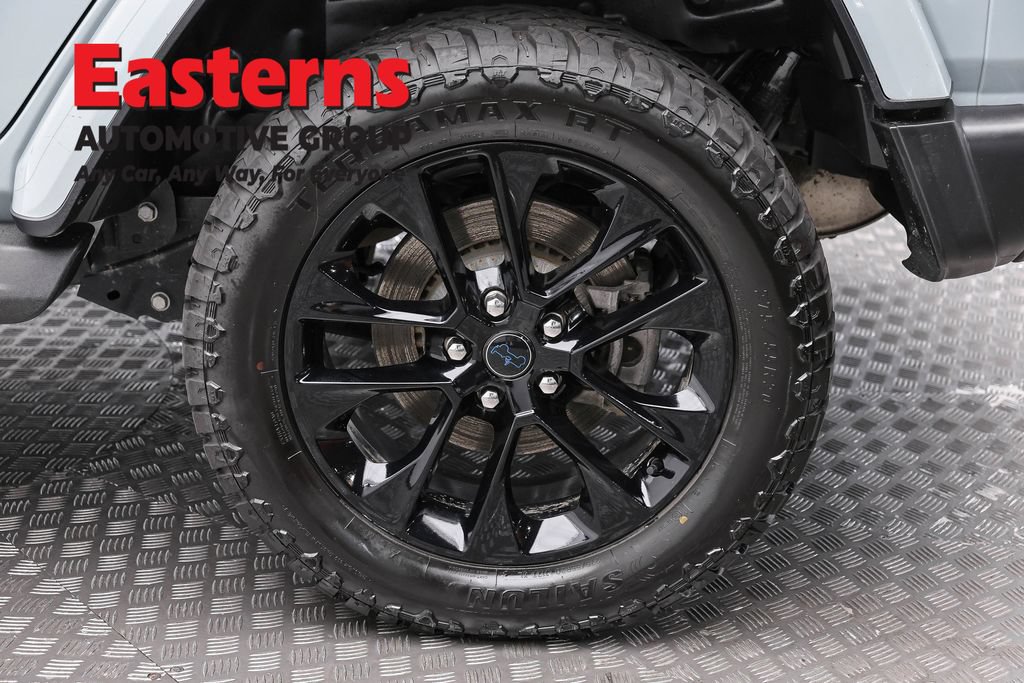 Used 2024 Jeep Wrangler Unlimited Sahara w/ Technology Group AWD/4WD image 10
