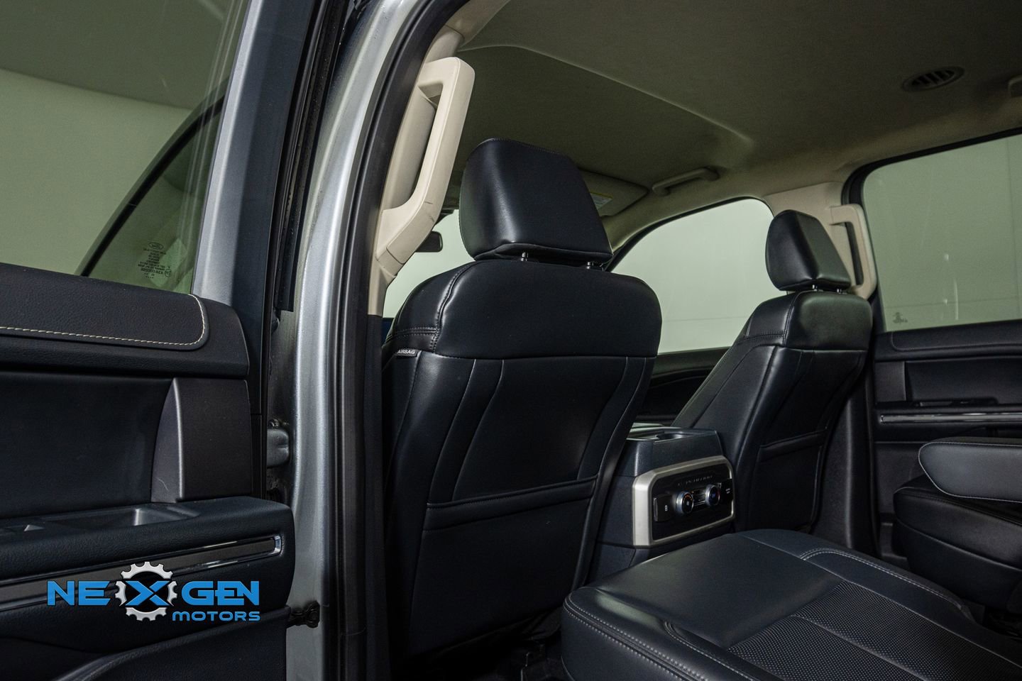 Used 2024 Ford Expedition XLT image 24