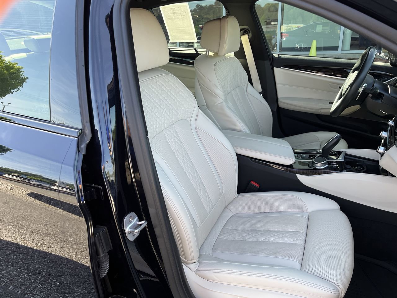 Used 2019 BMW M550i xDrive w/ Premium Package image 37