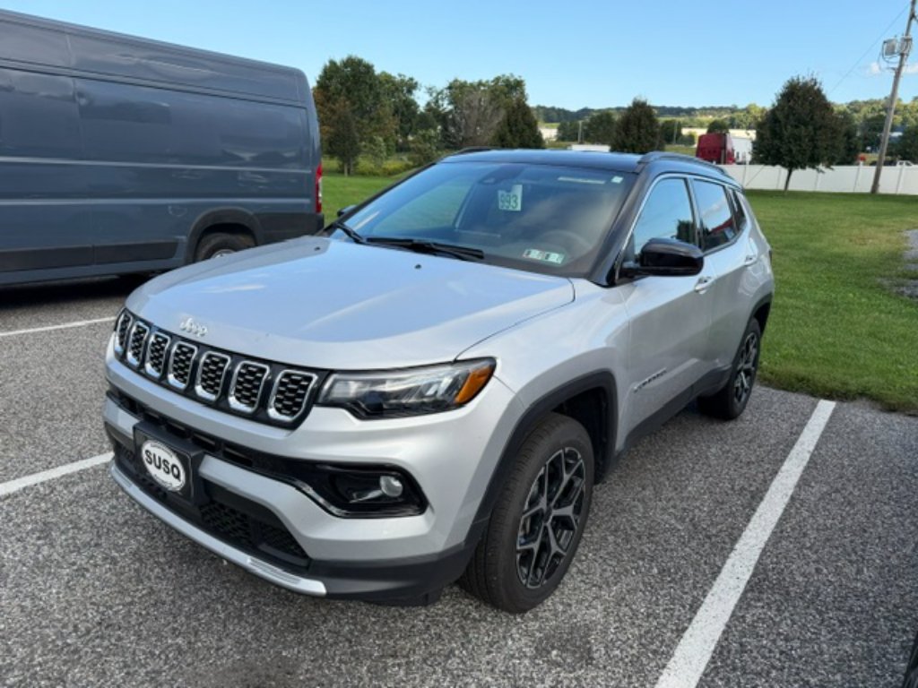 Used 2025 Jeep Compass Limited AWD/4WD image 2