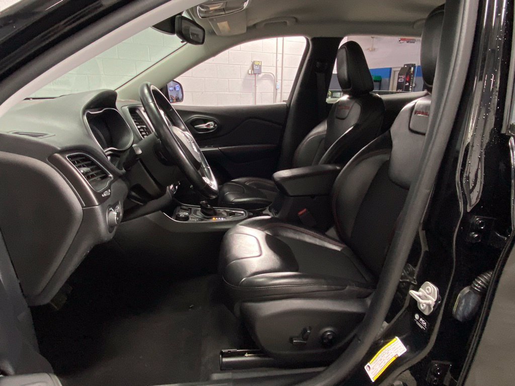 Used 2021 Jeep Cherokee Trailhawk AWD/4WD image 17