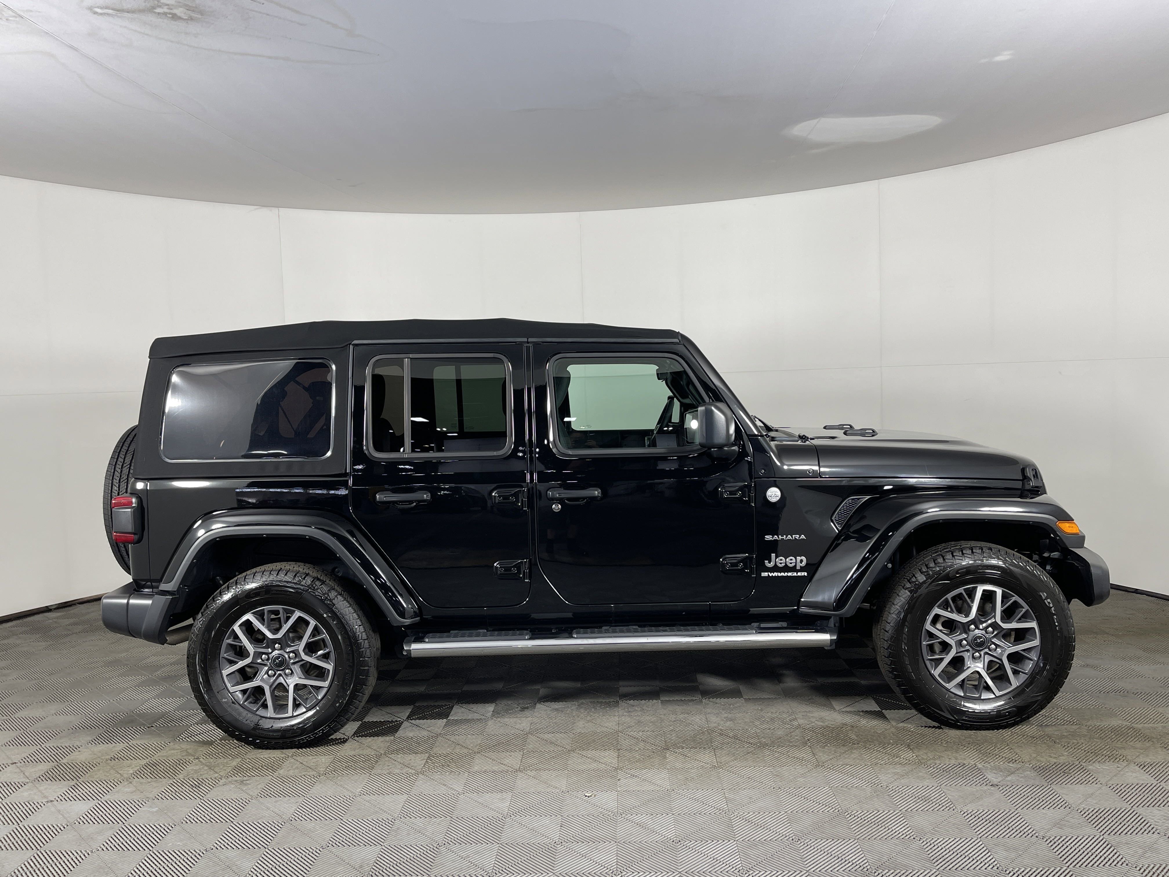 Used 2024 Jeep Wrangler Sahara w/ Safety Group image 5
