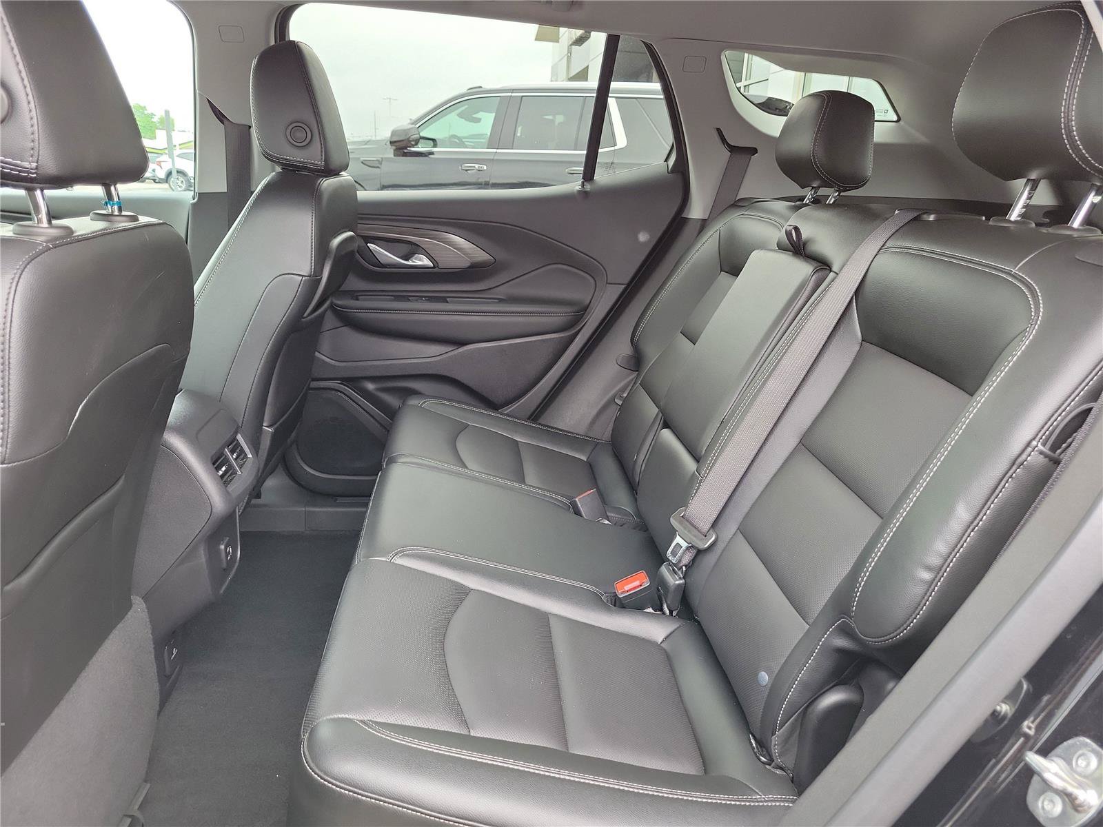 Used 2024 GMC Terrain SLT AWD/4WD image 15
