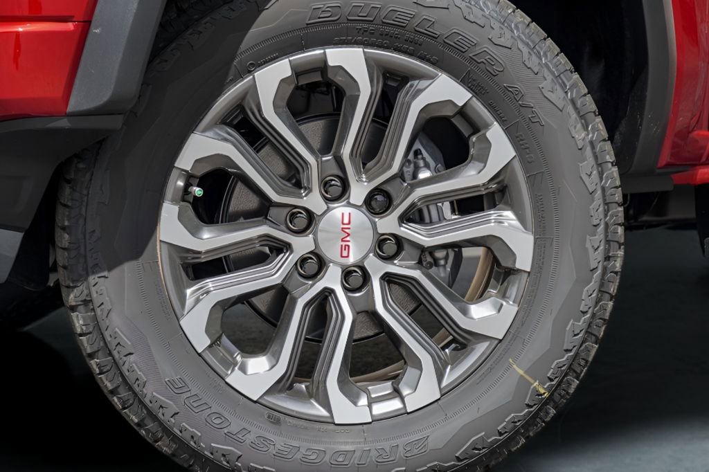 New 2026 GMC Canyon Denali image 2