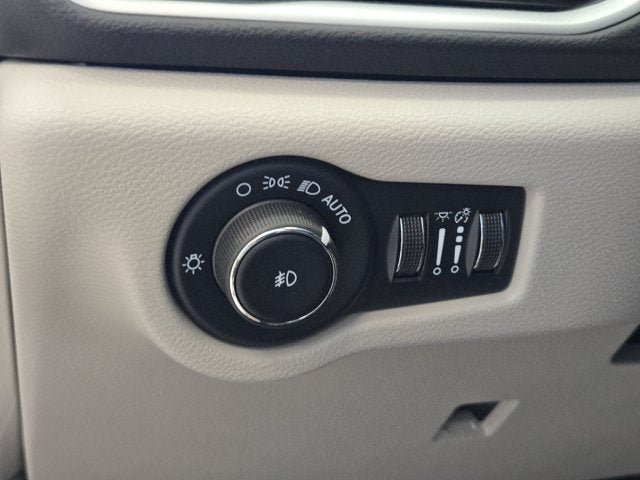 Used 2024 Chrysler Pacifica Touring-L FWD image 22