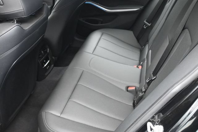 Used 2025 BMW 330i xDrive Sedan w/ Convenience Package AWD/4WD image 16