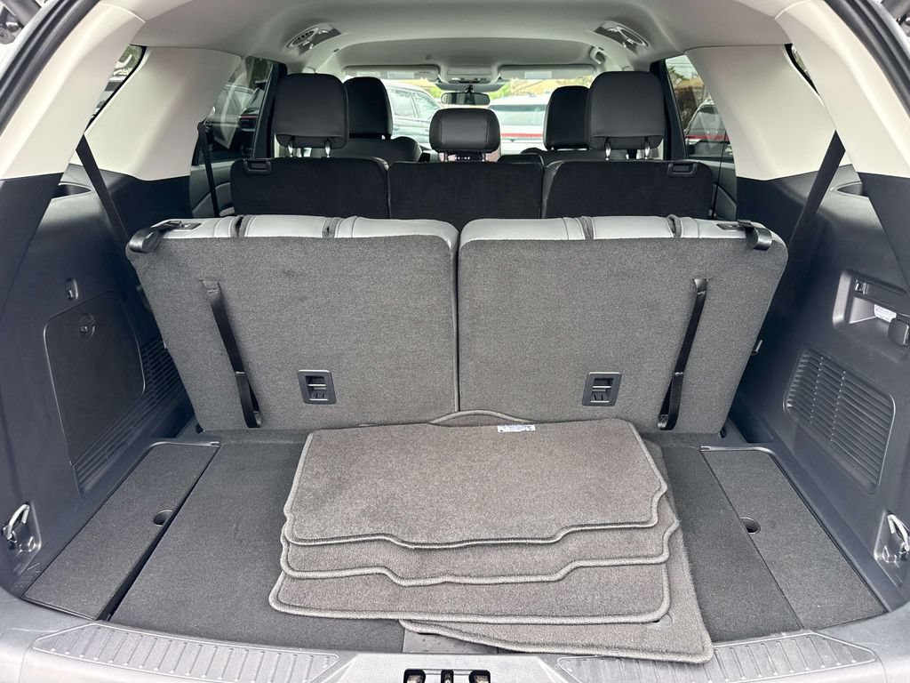 Used 2025 Ford Explorer Active w/ Active Comfort Package RWD image 8
