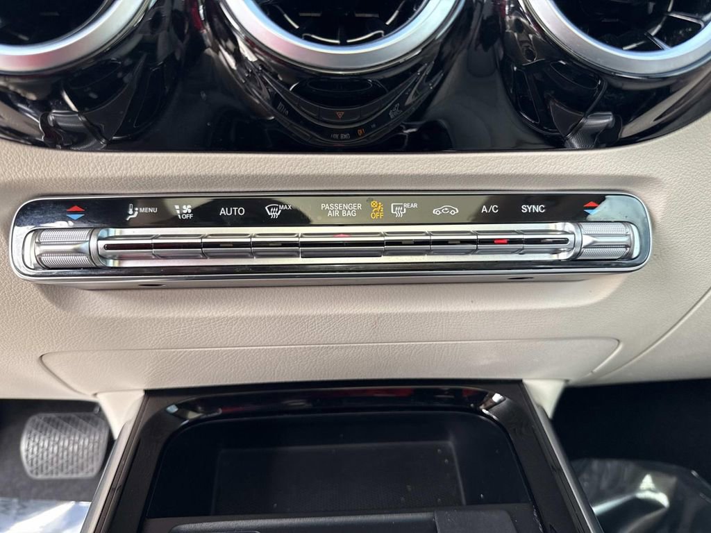 Used 2021 Mercedes-Benz GLA 250 4MATIC image 32