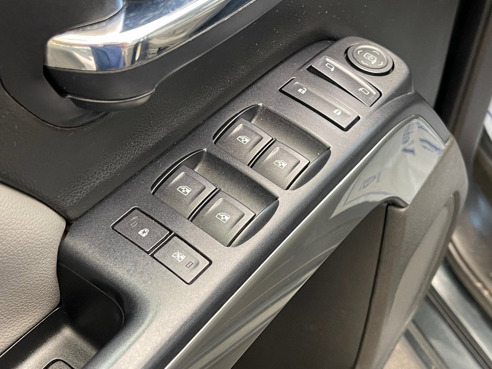 Used 2018 Chevrolet Silverado 1500 LT w/ All Star Edition image 14