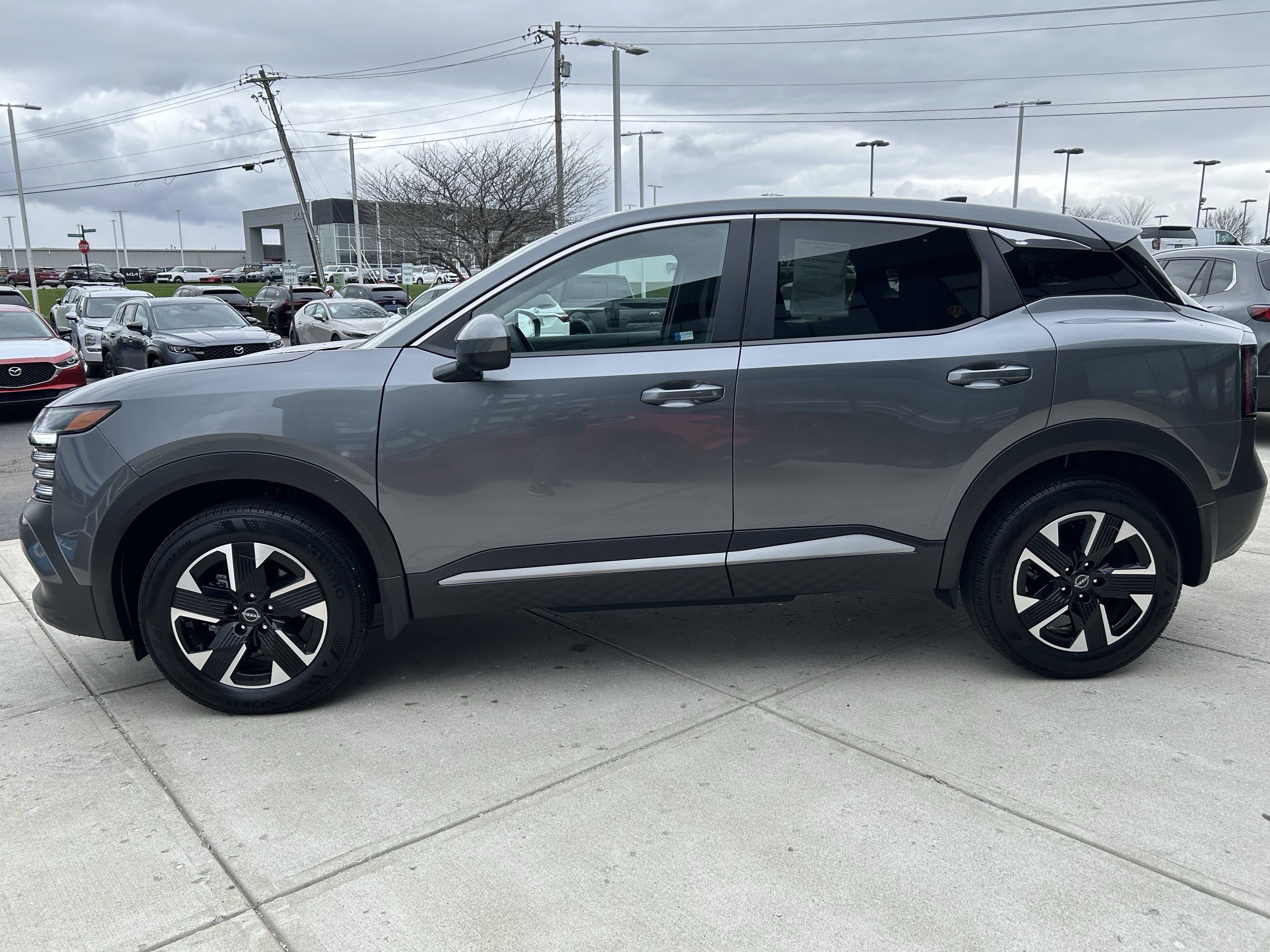 Used 2025 Nissan Kicks SV w/ Charging Package image 4