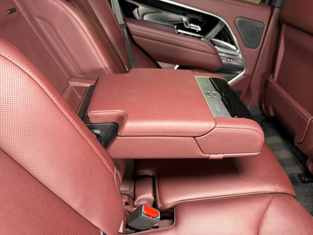 Used 2024 Land Rover Range Rover SE image 14