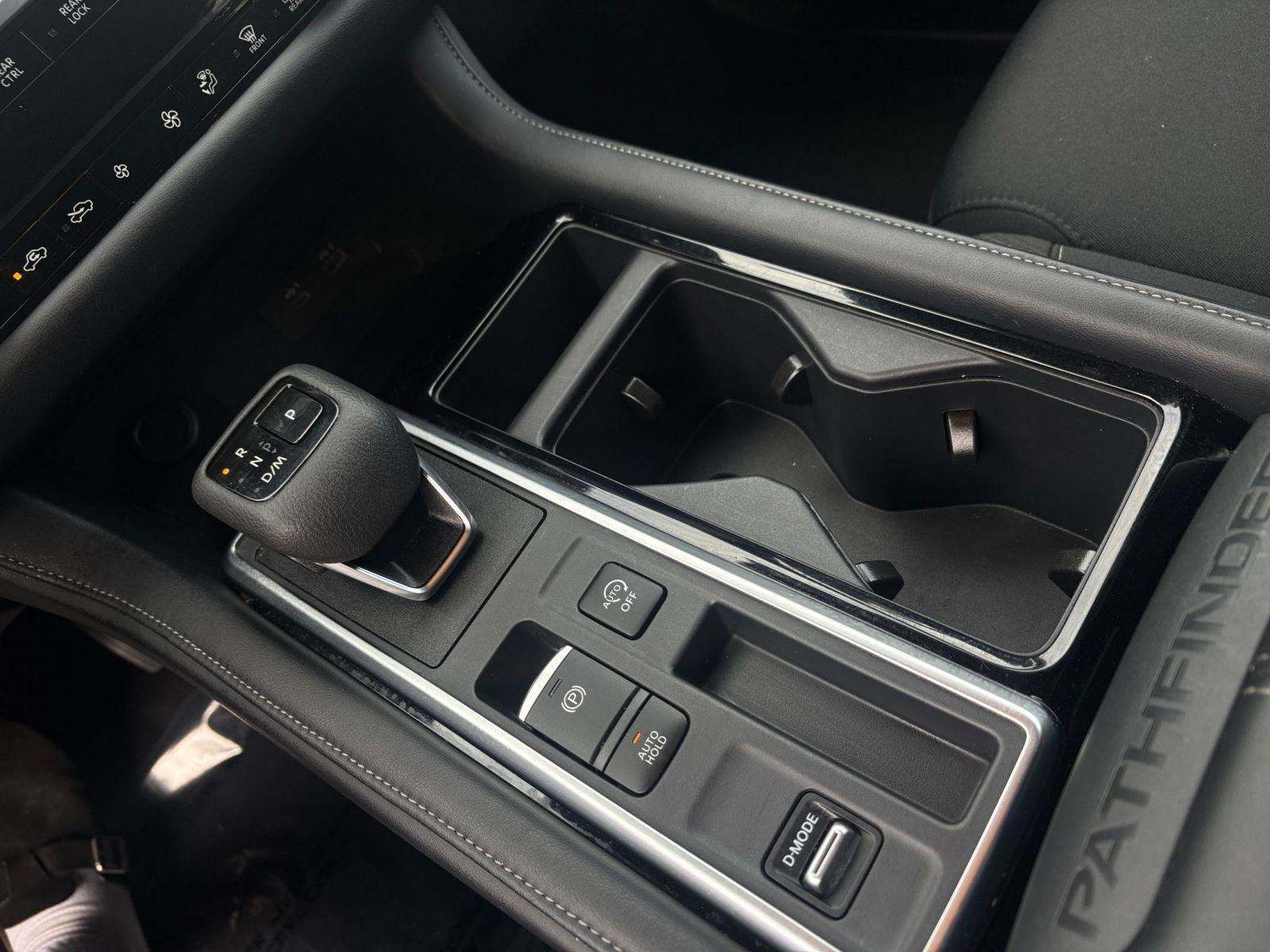 Used 2025 Nissan Pathfinder SV image 49