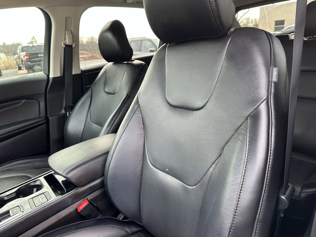 Used 2019 Ford Edge Titanium w/ Equipment Group 301A image 14