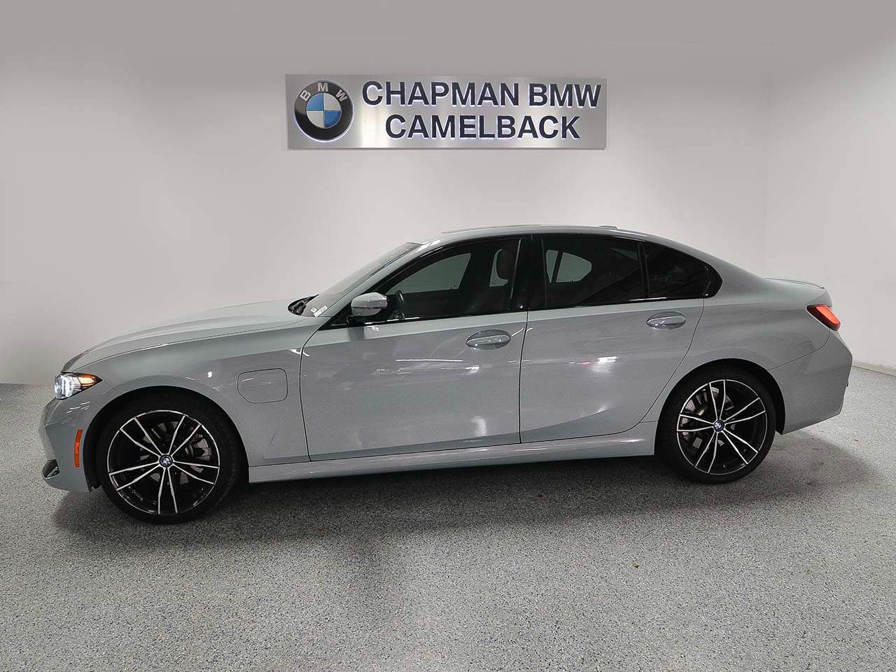 Used 2024 BMW 330e w/ M Sport Package RWD image 3