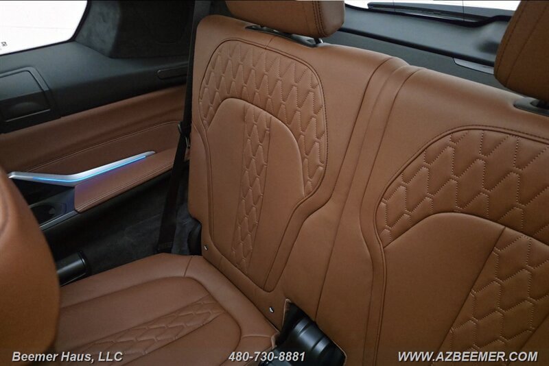 Used 2024 BMW X7 xDrive40i w/ M Sport Package AWD/4WD image 17