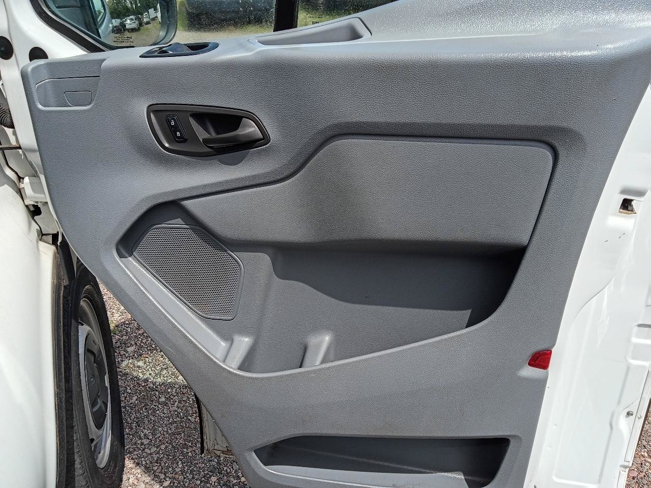 Used 2015 Ford Transit 150 XL RWD image 19