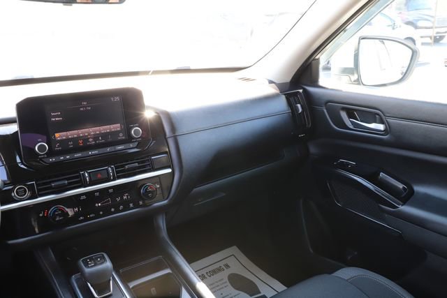 Used 2022 Nissan Pathfinder SV image 25