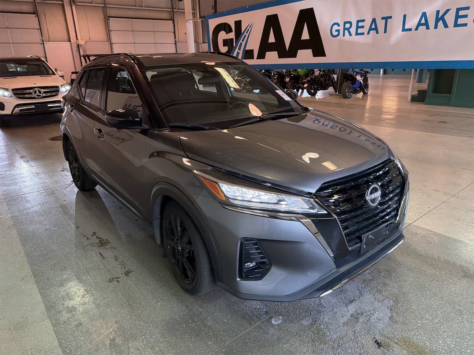 Used 2023 Nissan Kicks SR FWD image 2