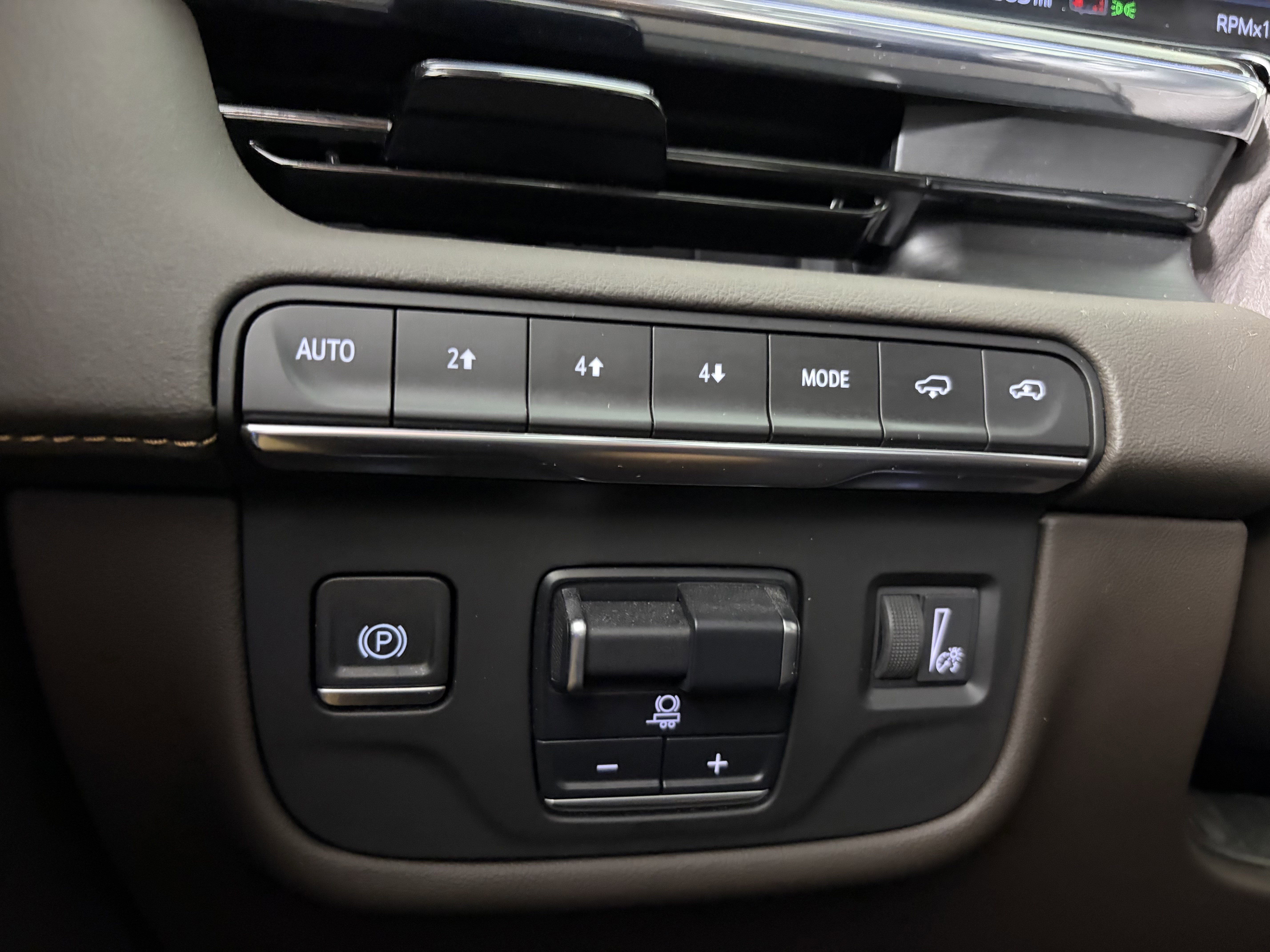 Used 2024 Cadillac Escalade ESV Premium Luxury w/ Performance Package image 34