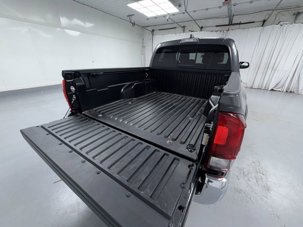 Certified 2023 Toyota Tacoma SR5 AWD/4WD image 17