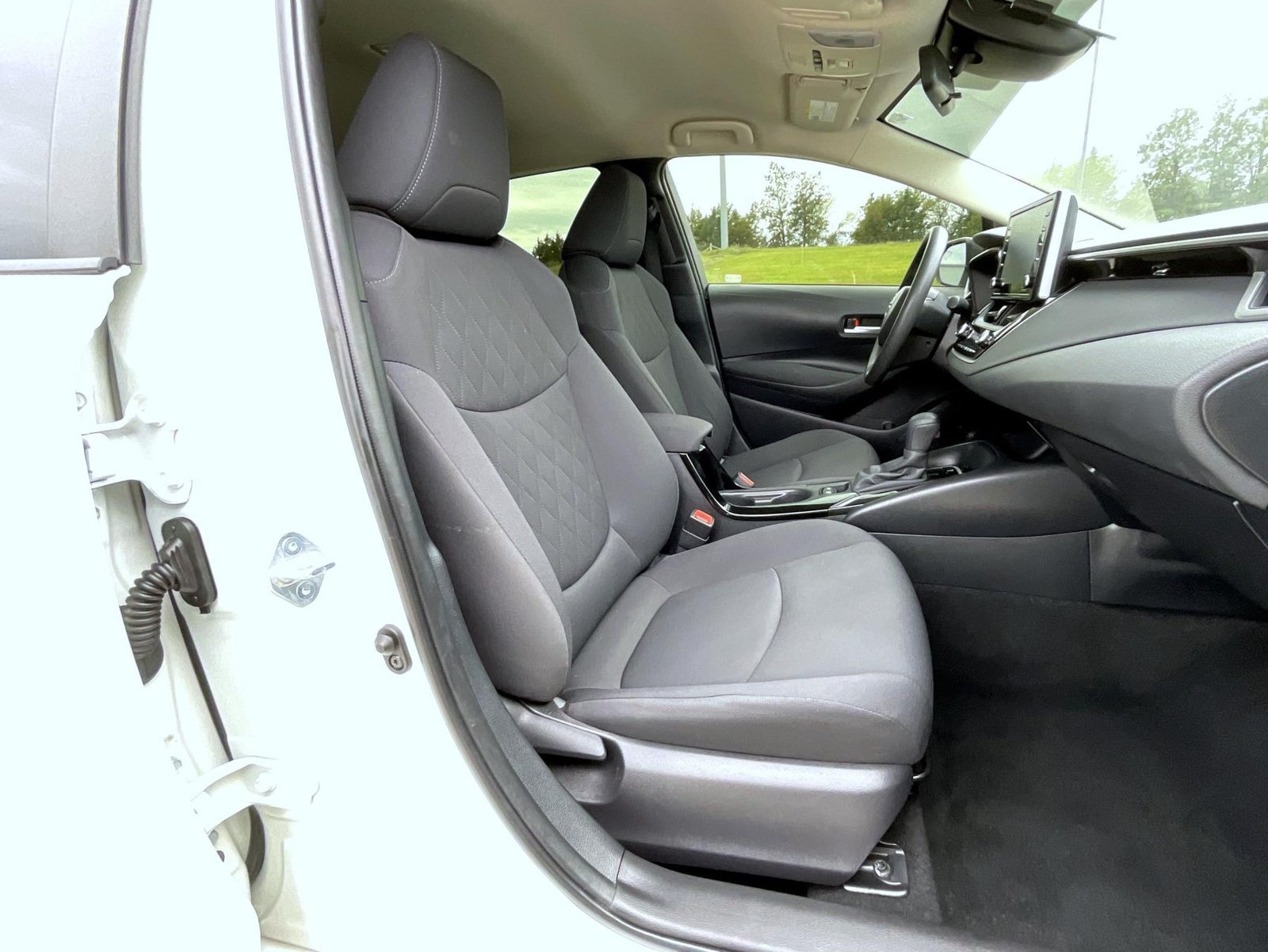 Used 2021 Toyota Corolla LE FWD image 16