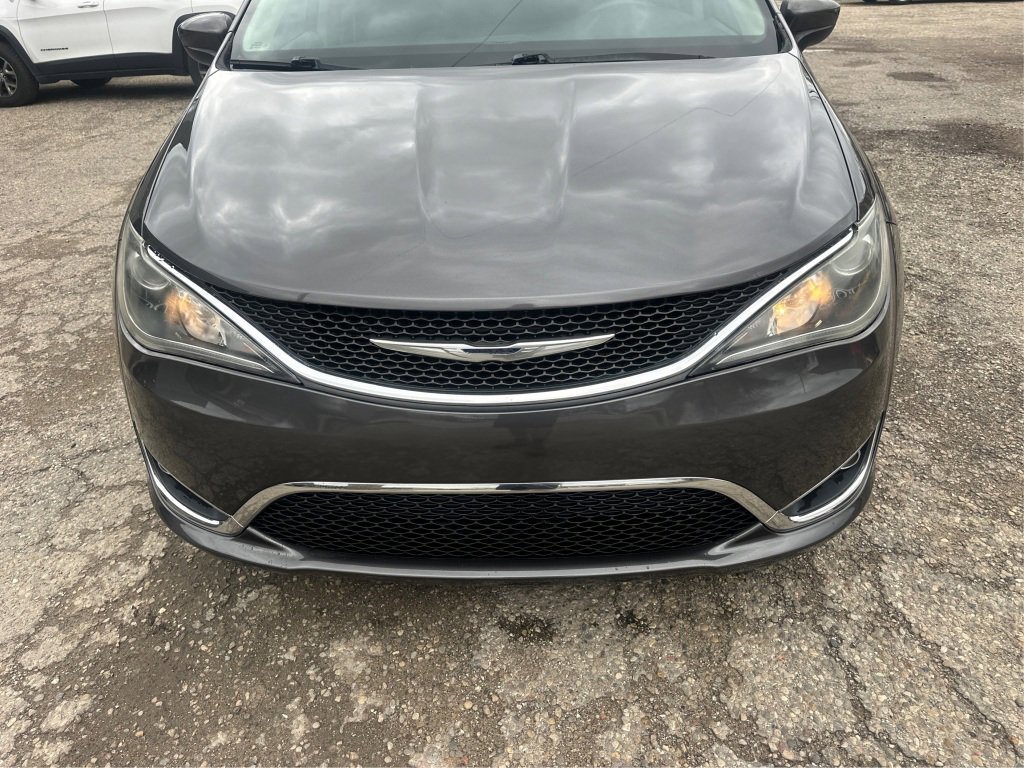 Used 2017 Chrysler Pacifica Touring Plus w/ Tire & Wheel Group image 13