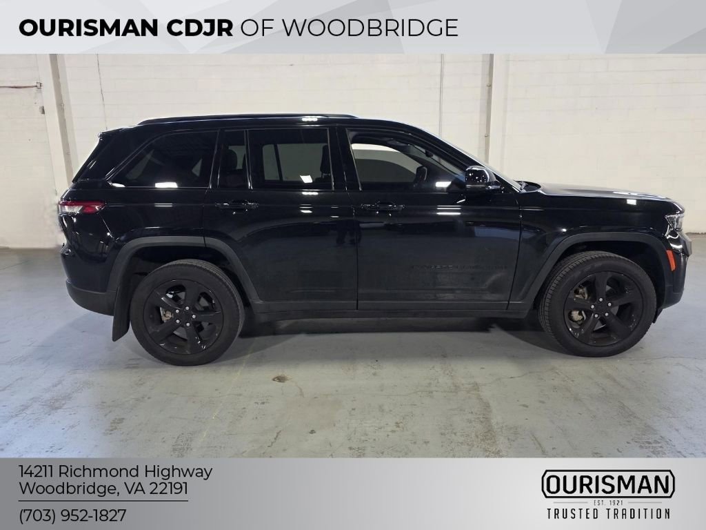 Used 2023 Jeep Grand Cherokee Limited w/ Black Appearance Package image 3