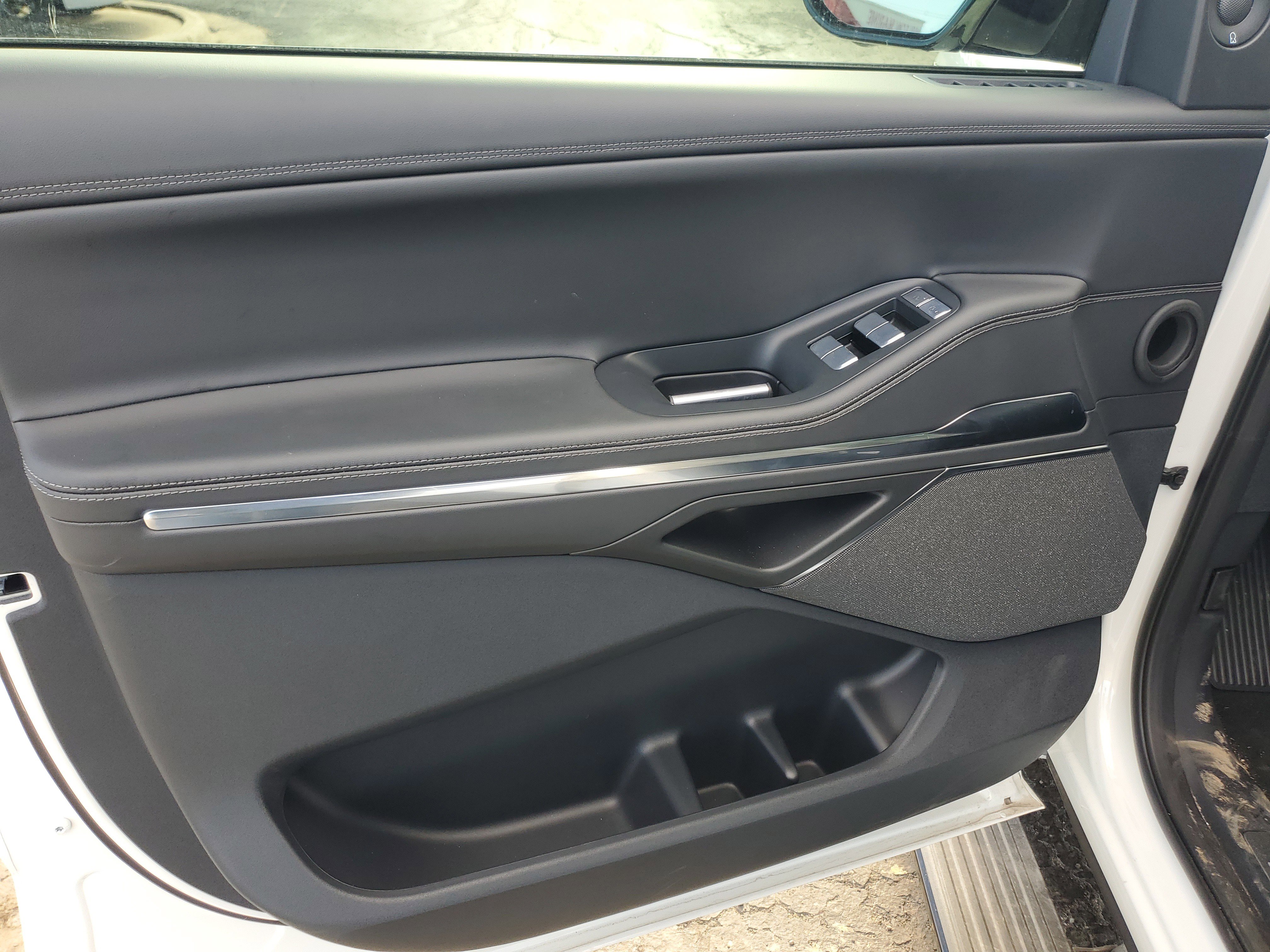 New 2025 Lincoln Navigator L Reserve w/ Jet Appearance Package image 8