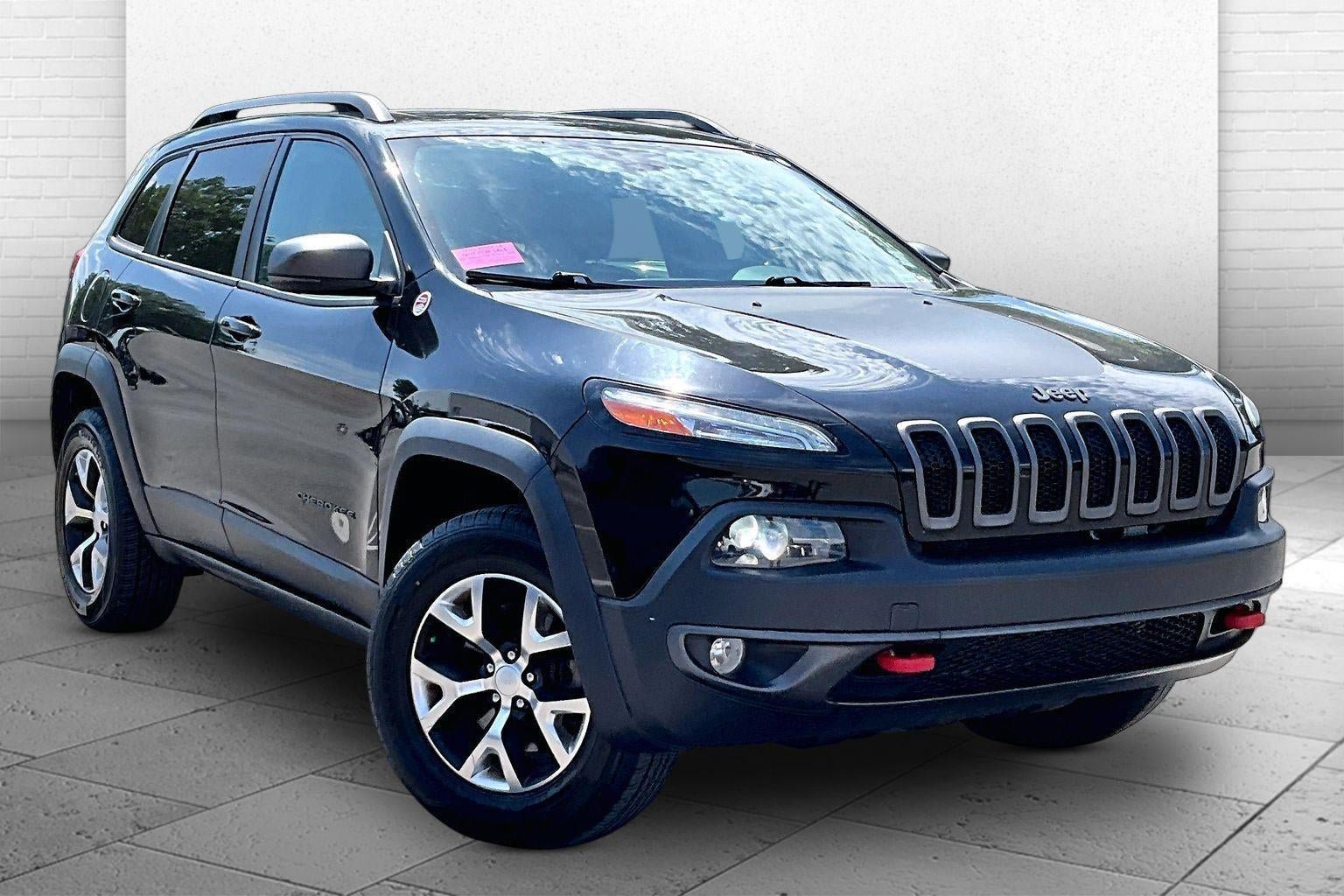 Used 2018 Jeep Cherokee Trailhawk w/ Comfort/Convenience Group AWD/4WD image 1