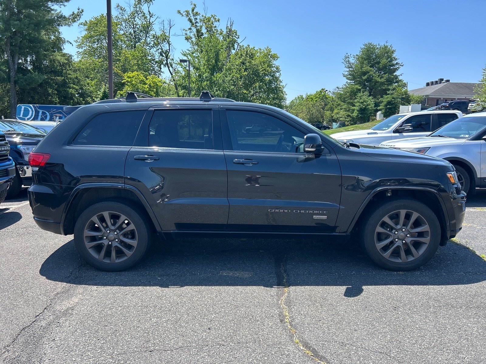 Used 2016 Jeep Grand Cherokee Limited 75th Anniversary AWD/4WD image 4