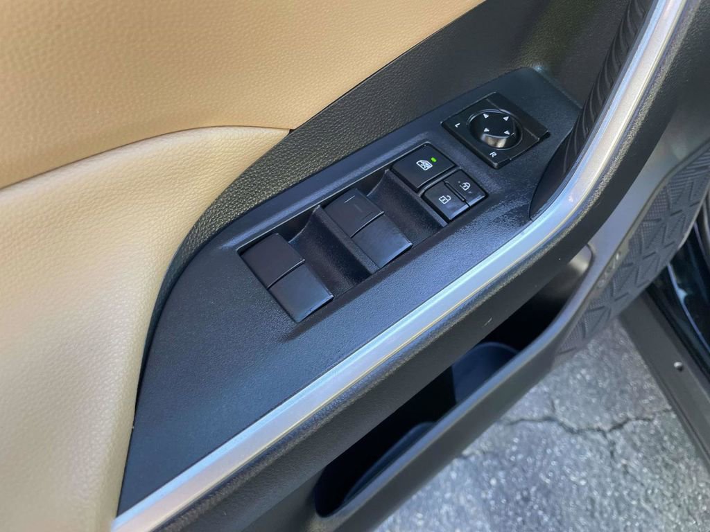 Used 2019 Toyota RAV4 XLE AWD/4WD image 26