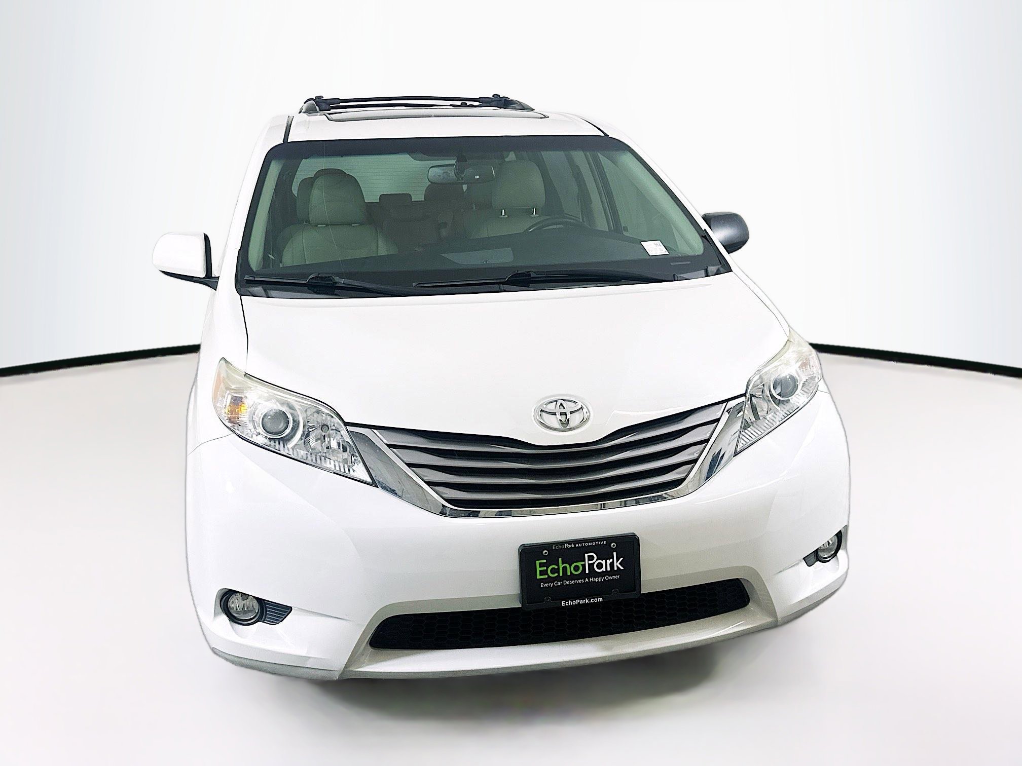 Used 2017 Toyota Sienna XLE image 2