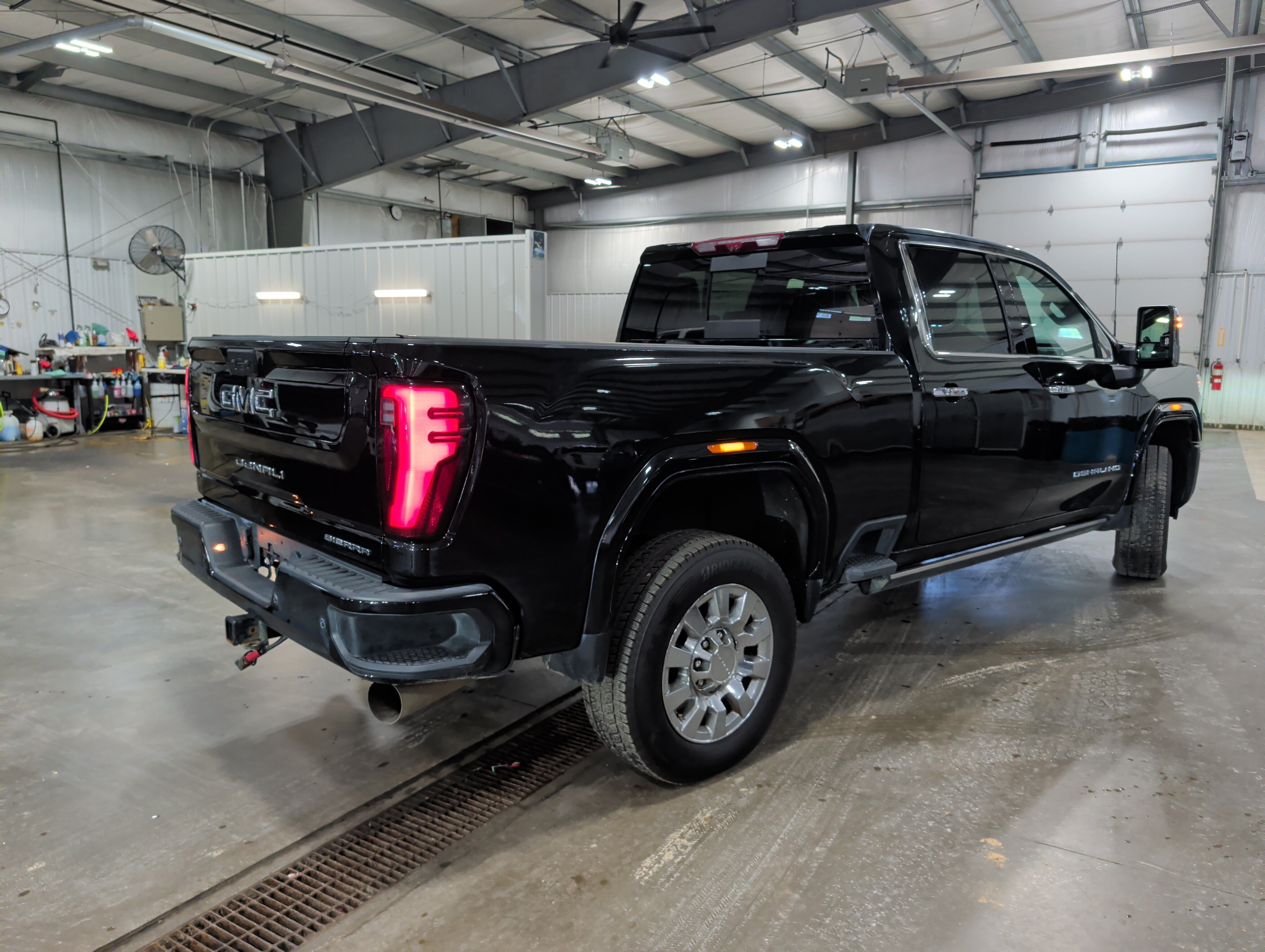 Used 2024 GMC Sierra 3500 Denali Ultimate AWD/4WD image 3
