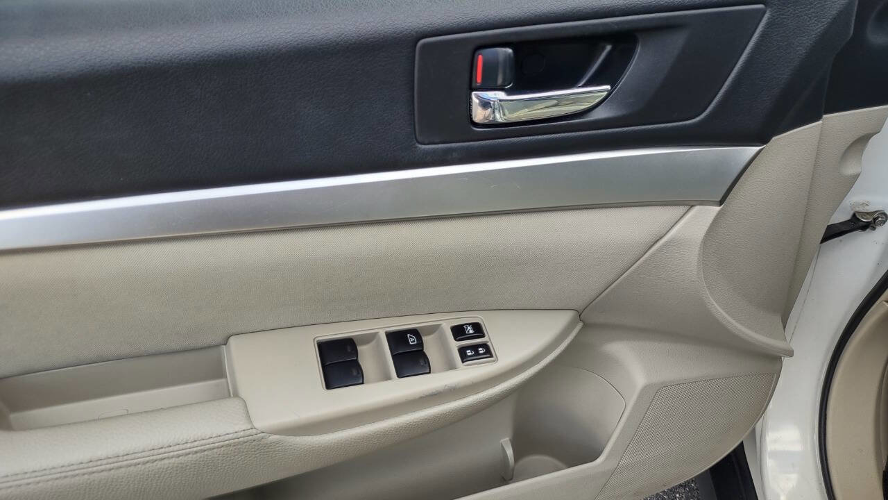 Used 2010 Subaru Outback 2.5i Premium w/ Popular Equipment Group 1B image 11