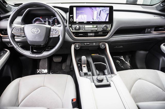 Used 2024 Toyota Grand Highlander AWD Hybrid image 18