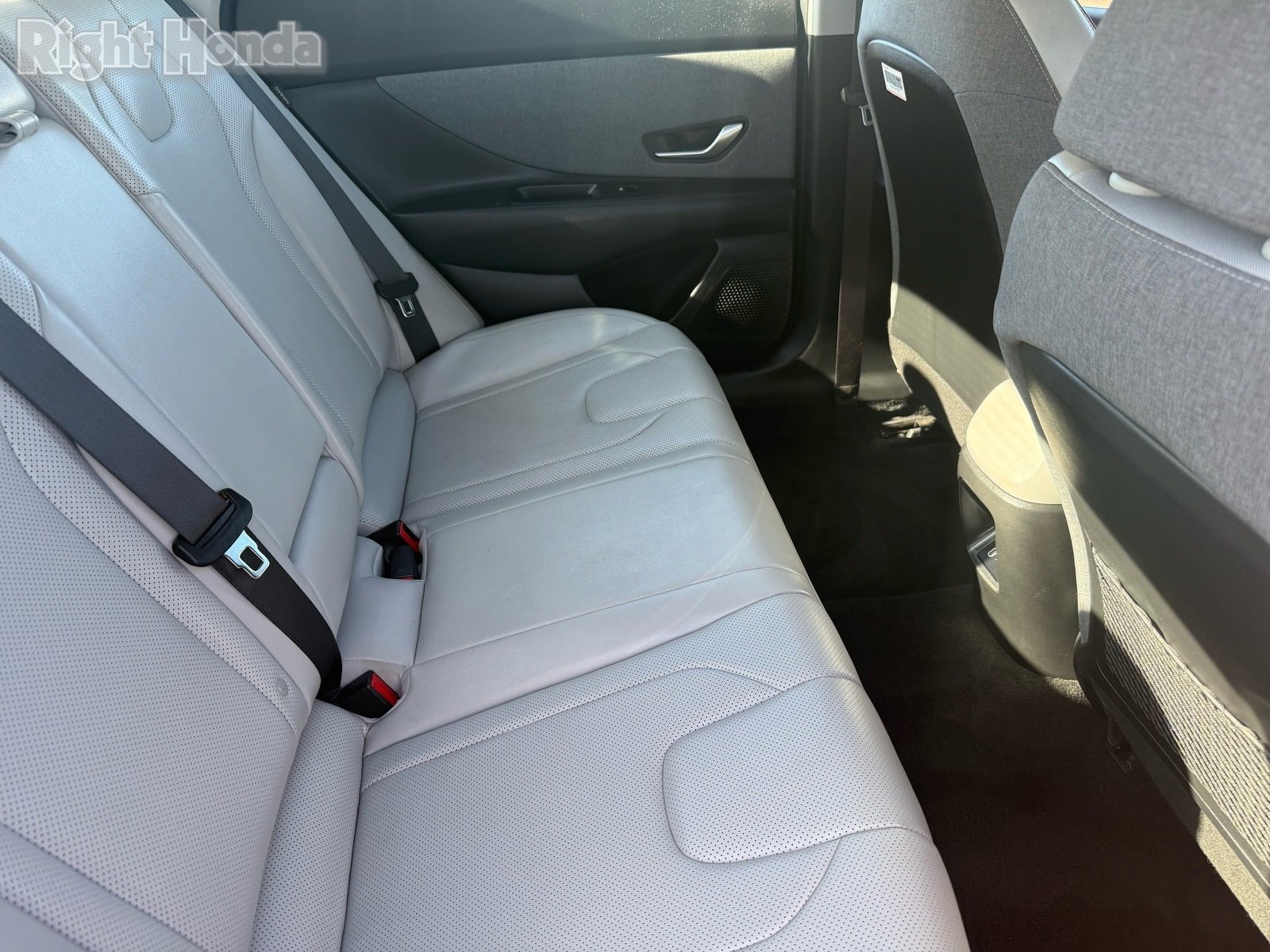 Used 2024 Hyundai Elantra Limited image 28