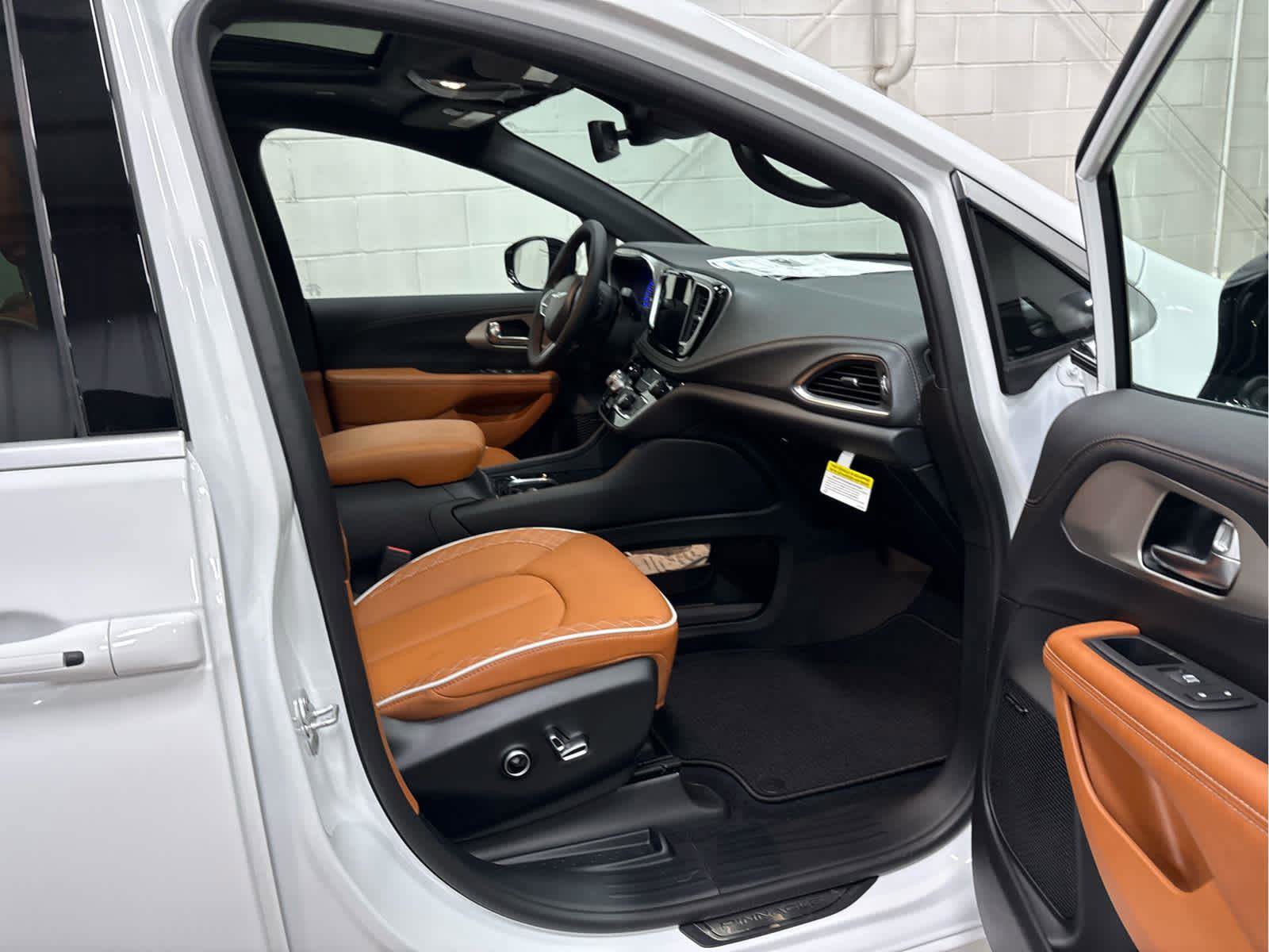 New 2026 Chrysler Pacifica Pinnacle w/ Trailer Tow Group image 35