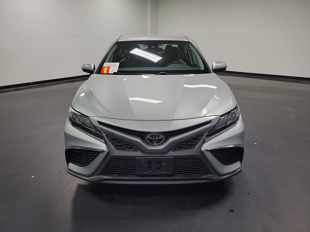 Used 2021 Toyota Camry SE FWD image 3