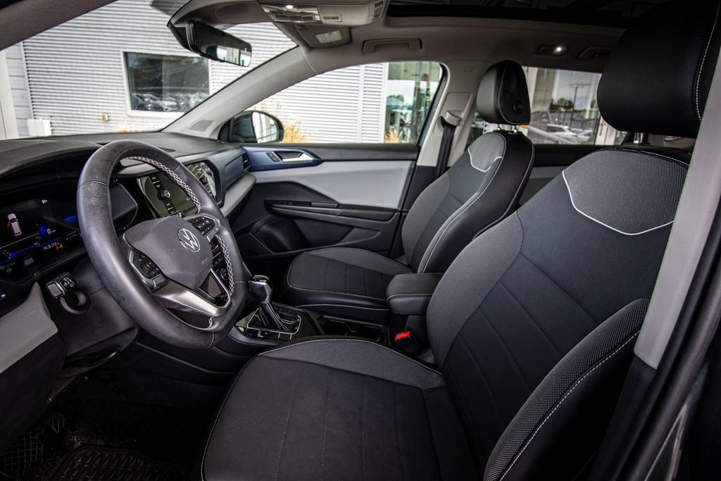 Certified 2023 Volkswagen Taos SE w/ Panoramic Sunroof Package FWD image 23