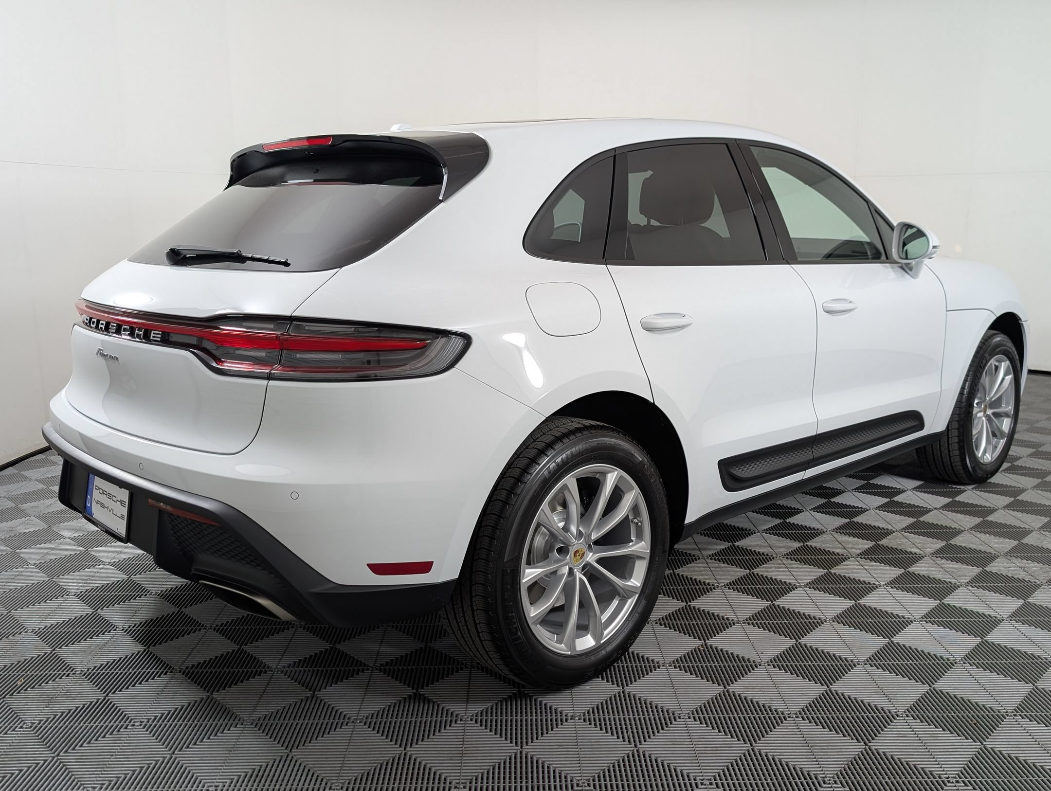 Certified 2026 Porsche Macan AWD/4WD image 10