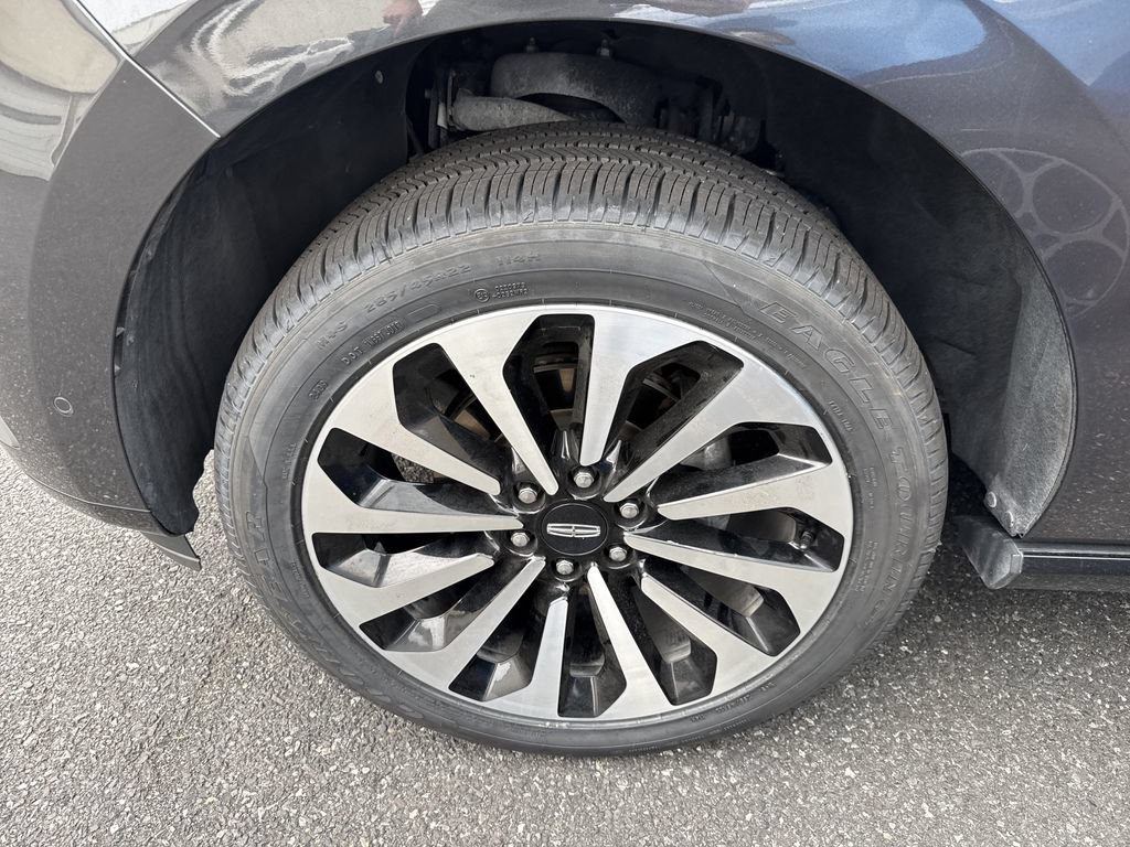 Certified 2023 Lincoln Navigator L Reserve AWD/4WD image 3