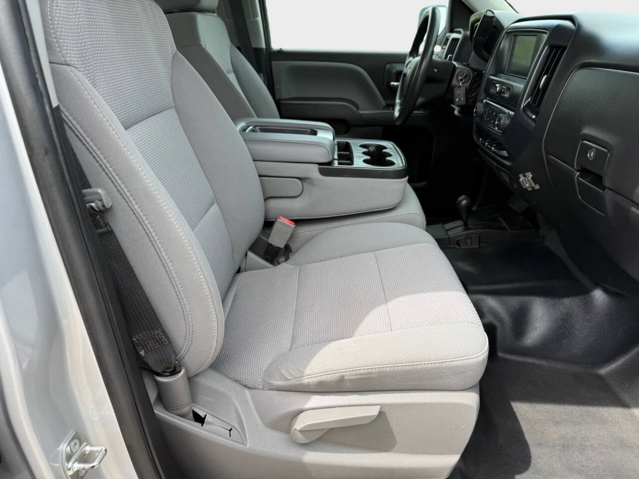 Used 2018 Chevrolet Silverado 1500 W/T w/ Trailering Package AWD/4WD image 11