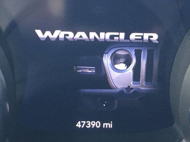 Used 2022 Jeep Wrangler Unlimited Sport AWD/4WD image 9