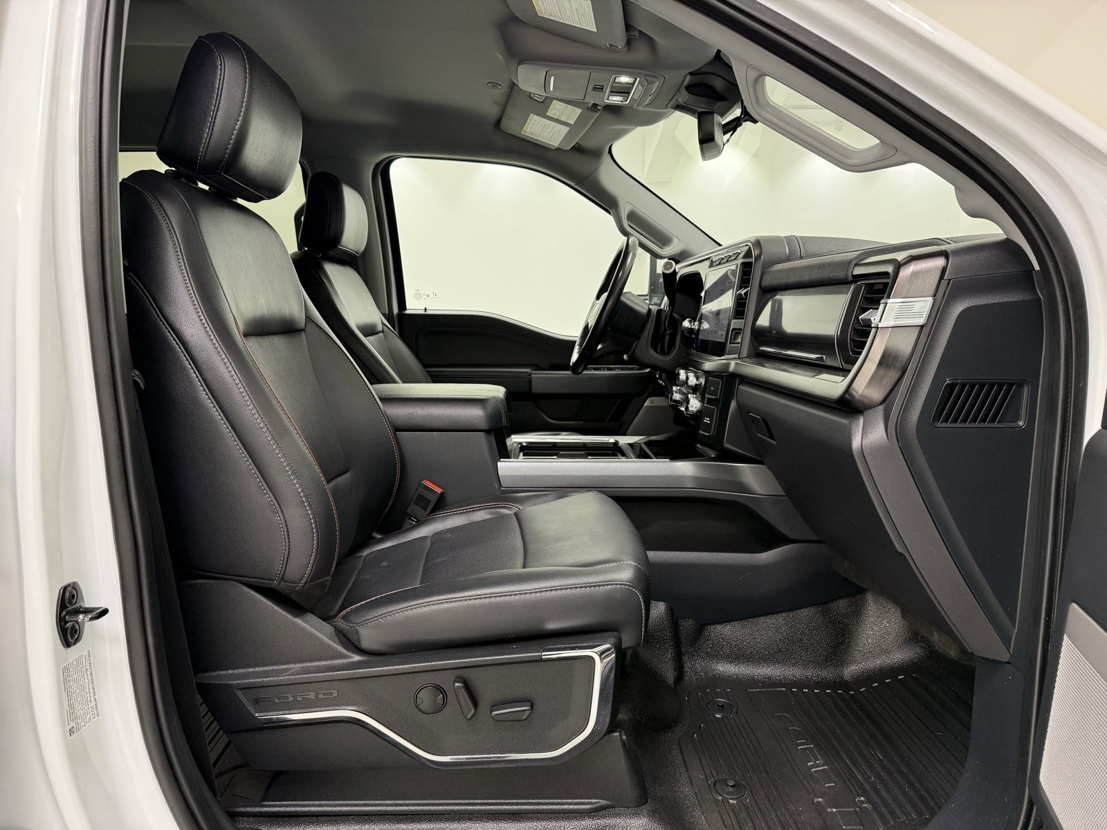 Used 2023 Ford F250 Lariat w/ FX4 Off-Road Package image 35